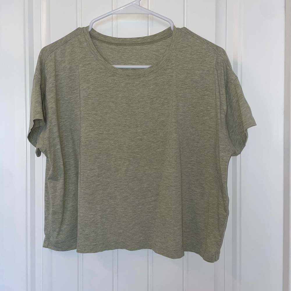 Lululemon crop top green size 6 medium